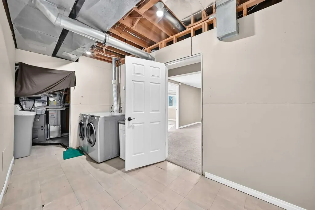 448 Strathcona Drive SW Calgary AB T3H 1M3