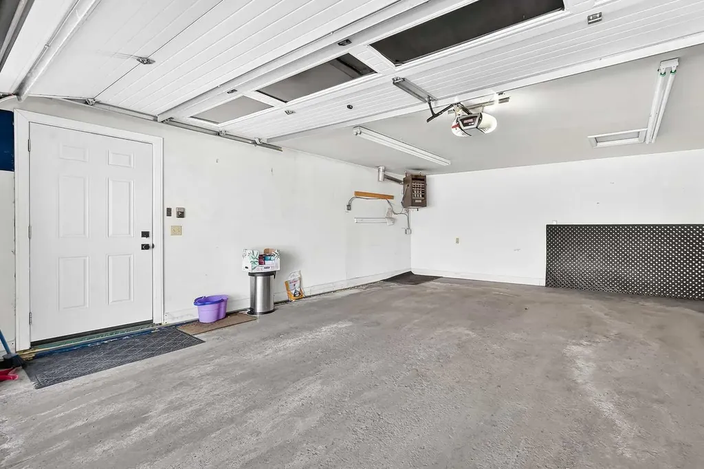 448 Strathcona Drive SW Calgary AB T5H 1M3