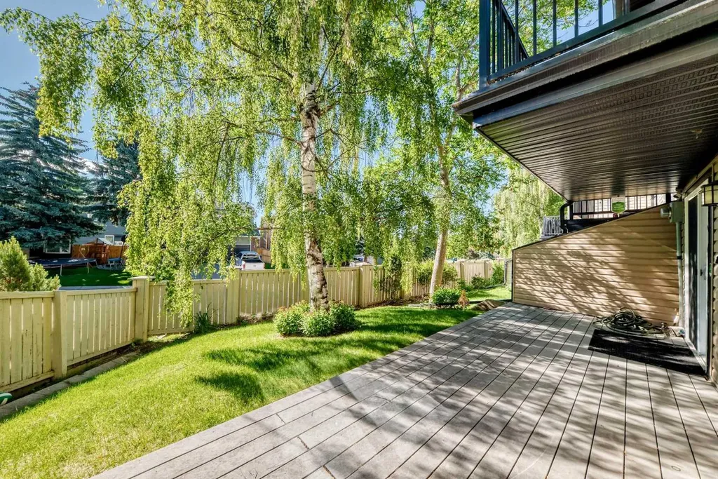 448 Strathcona Drive SW Calgary AB T3H 1M3