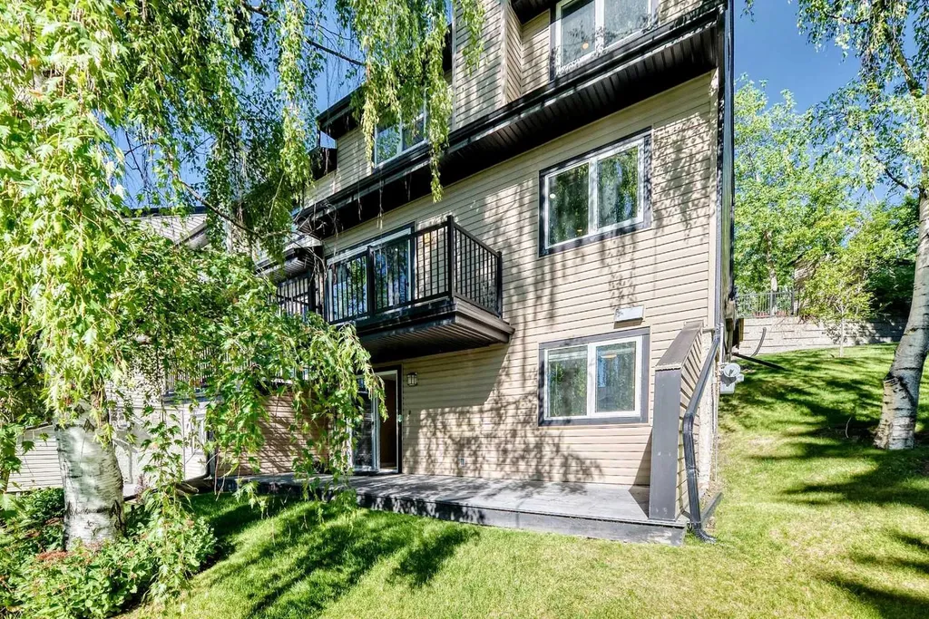 448 Strathcona Drive SW Calgary AB T3H 1M3