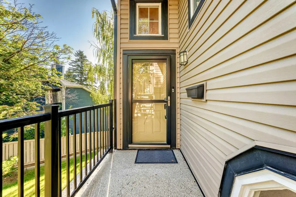 448 Strathcona Drive SW Calgary AB T3H 1M3
