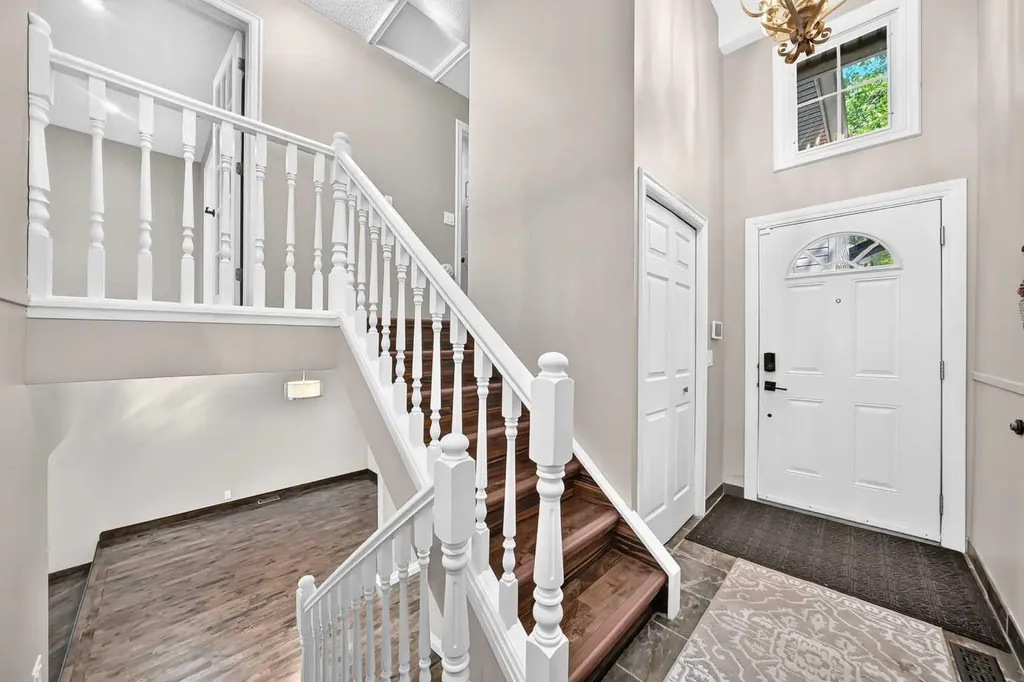 448 Strathcona Drive SW Calgary AB T5H 1M3