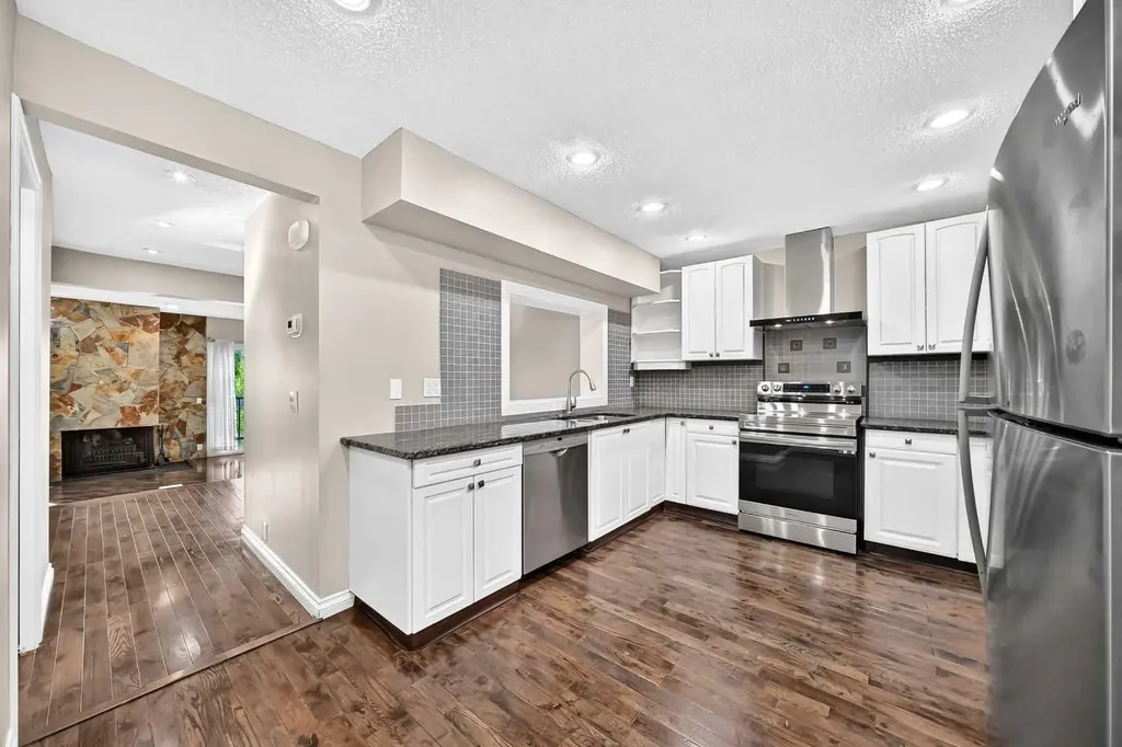 448 Strathcona Drive SW Calgary AB T5H 1M3