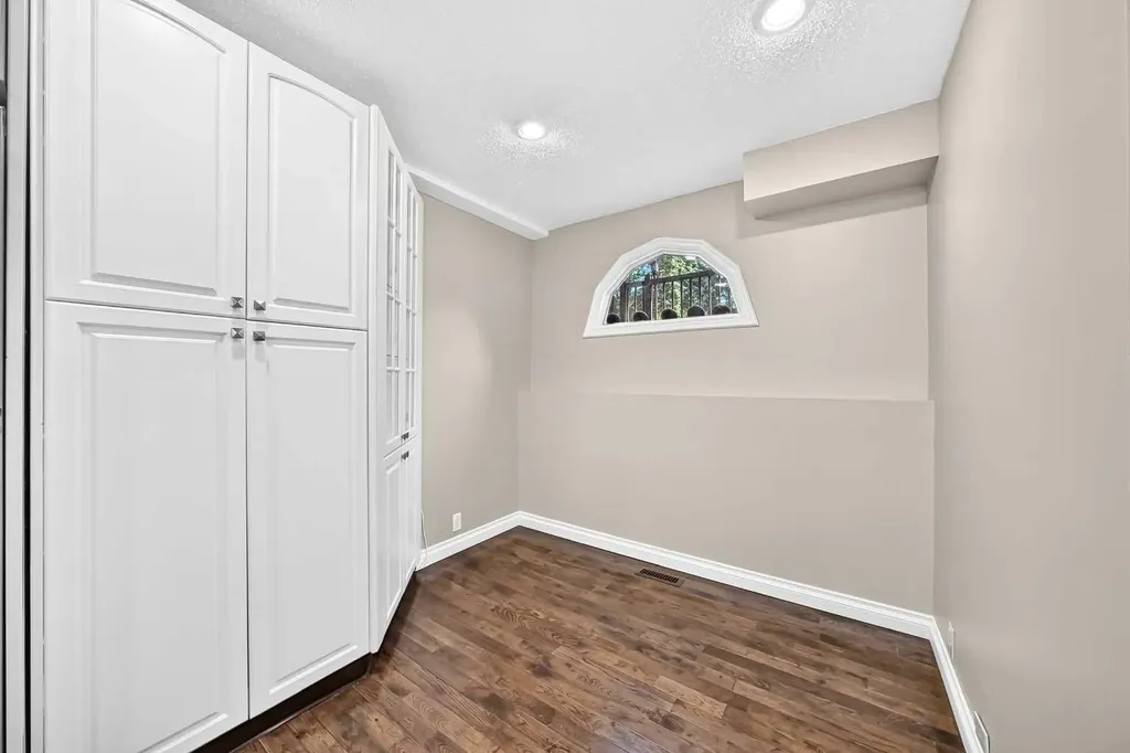 448 Strathcona Drive SW Calgary AB T3H 1M3