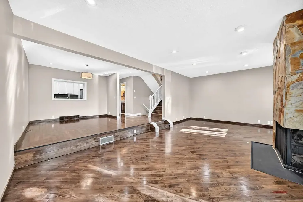 448 Strathcona Drive SW Calgary AB T5H 1M3