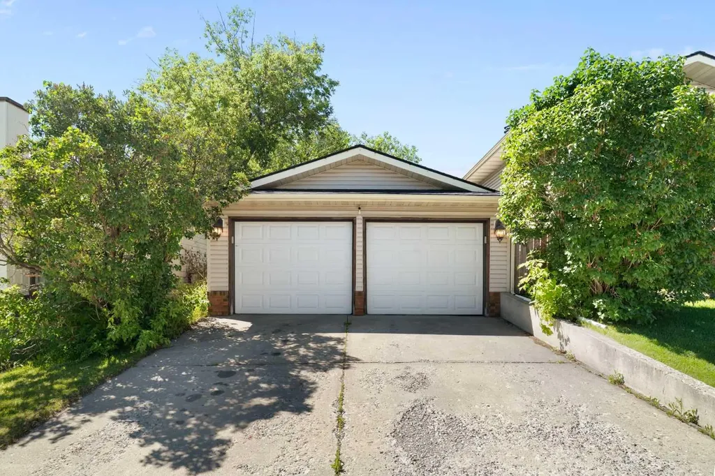 76 Pinebrook Close NE Calgary AB T1Y 3X5