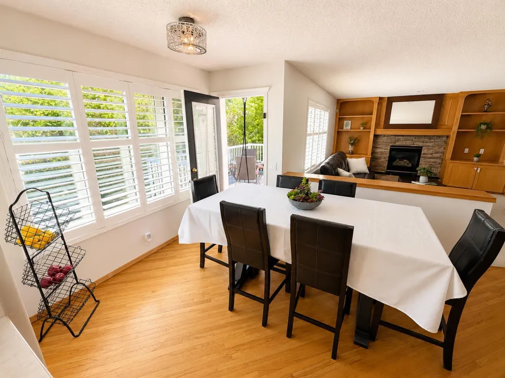 513 Sierra Madre Court SW Calgary AB T3H 3H5