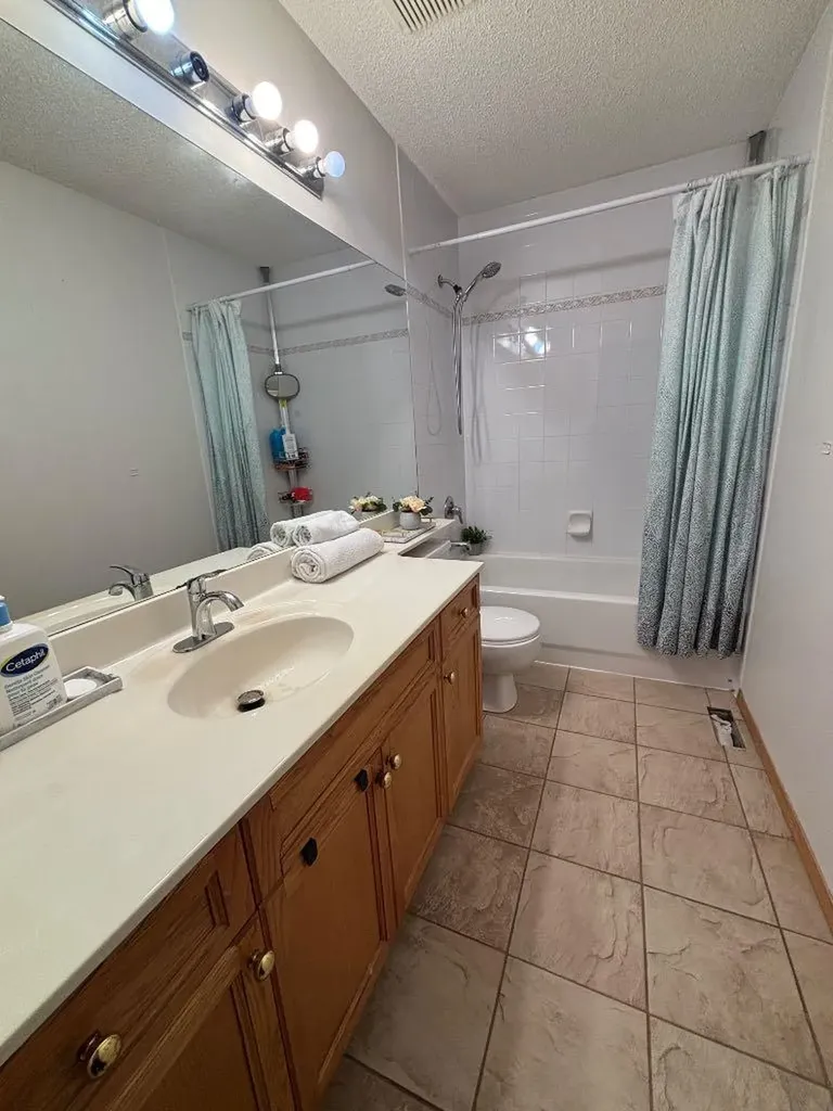 513 Sierra Madre Court SW Calgary AB T3H 3H5