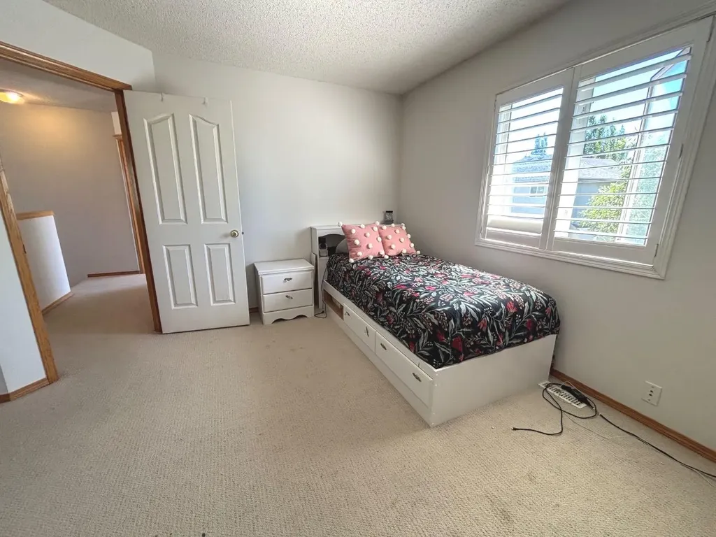 513 Sierra Madre Court SW Calgary AB T3H 3H5