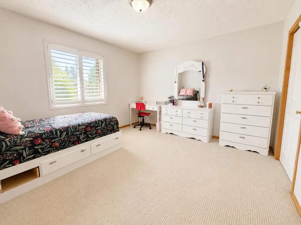 513 Sierra Madre Court SW Calgary AB T3H 3H5