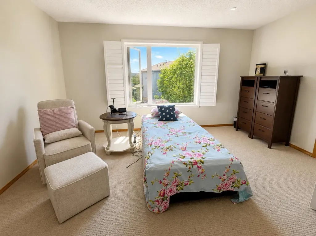 513 Sierra Madre Court SW Calgary AB T3H 3H5
