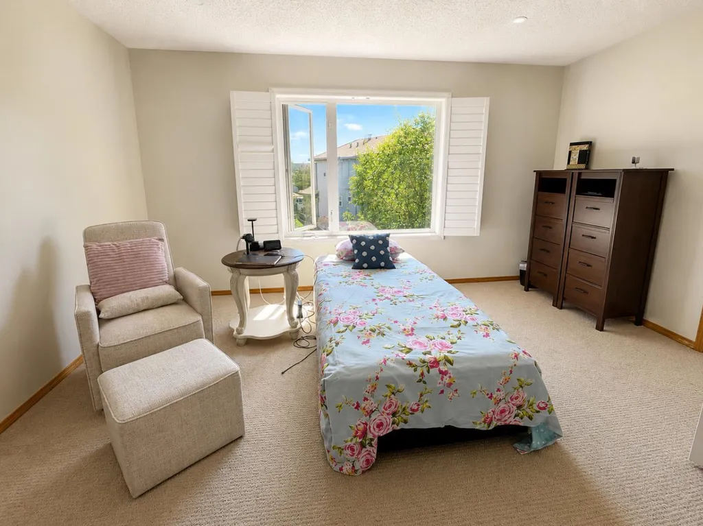 513 Sierra Madre Court SW Calgary AB T3H 3H5