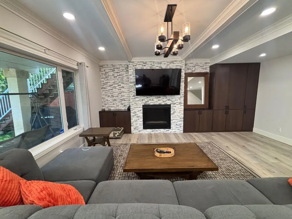 513 Sierra Madre Court SW Calgary AB T3H 3H5