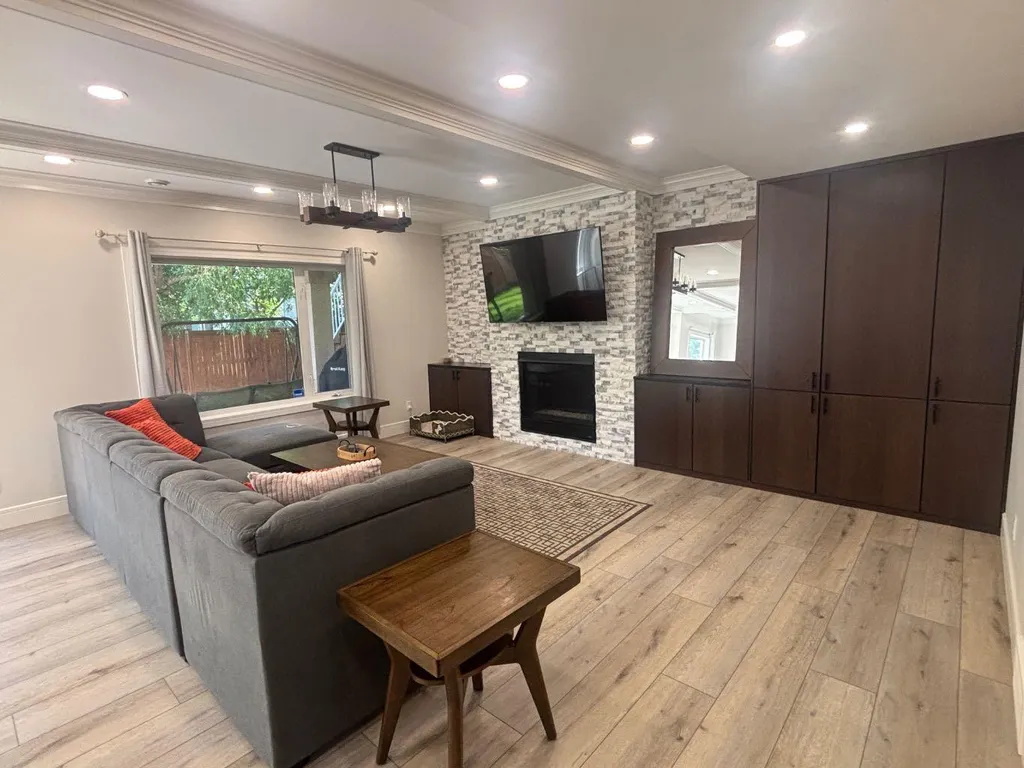 513 Sierra Madre Court SW Calgary AB T3H 3H5