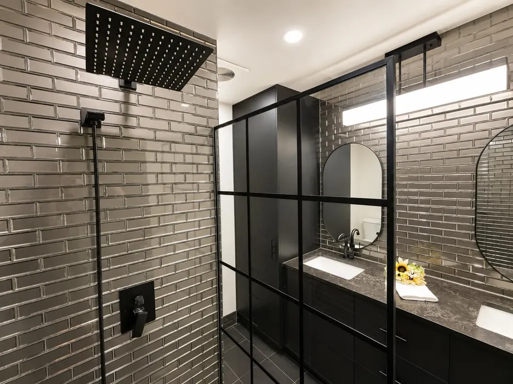 513 Sierra Madre Court SW Calgary AB T3H 3H5