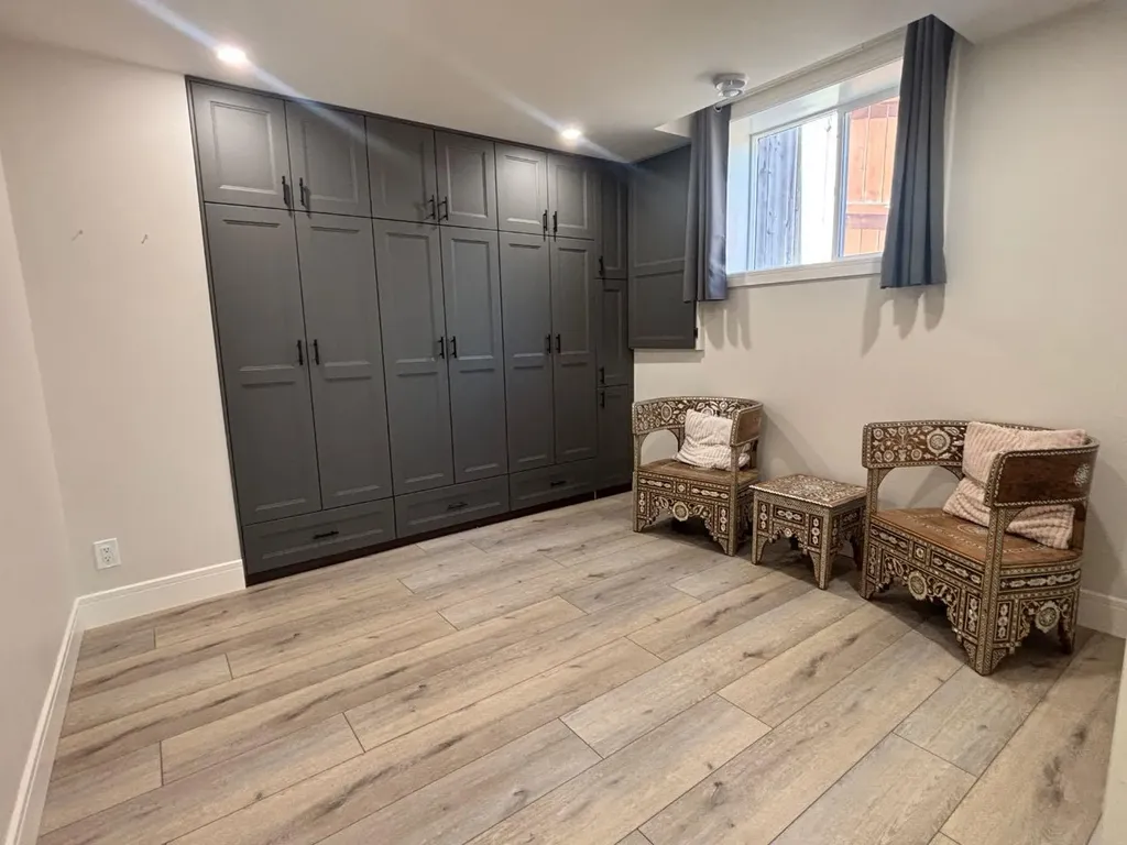 513 Sierra Madre Court SW Calgary AB T3H 3H5