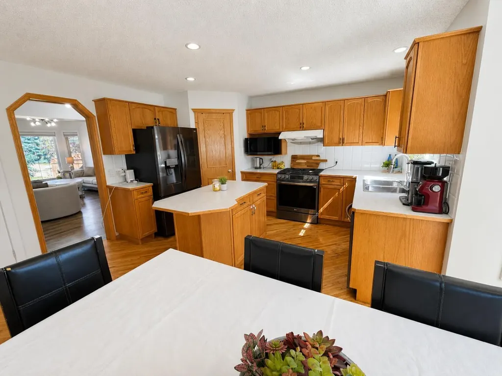 513 Sierra Madre Court SW Calgary AB T3H 3H5