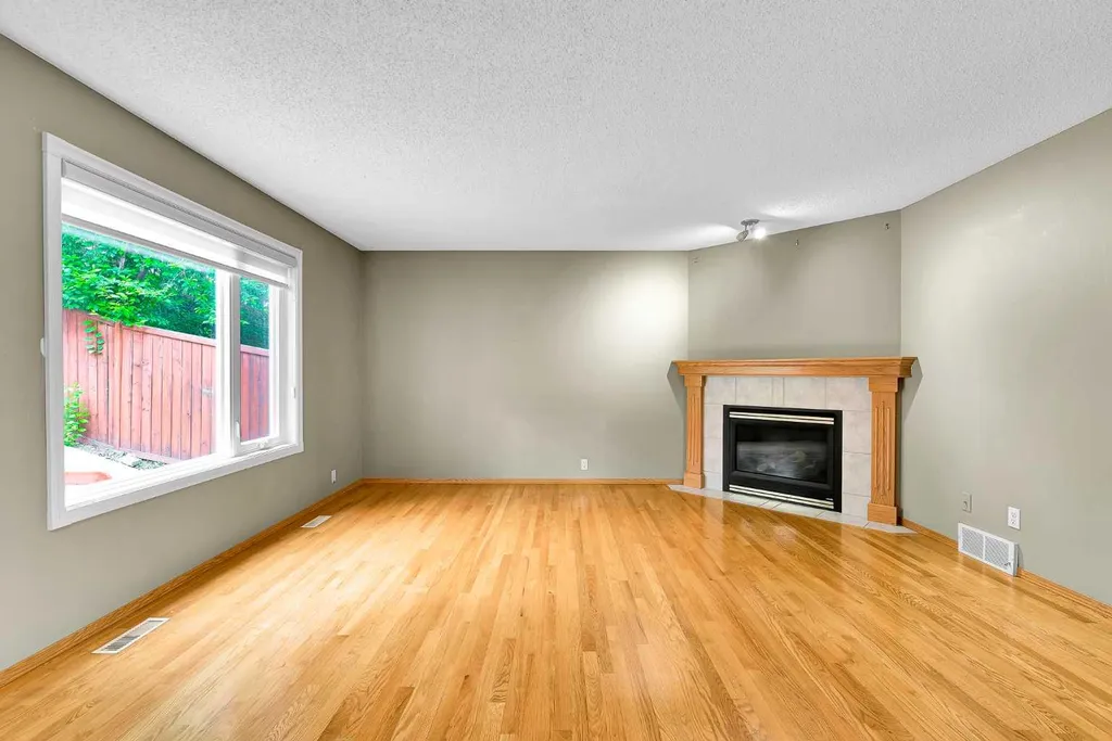 332 Harvest Hills Drive NE Calgary AB T3K 4H7