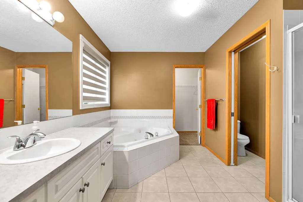 332 Harvest Hills Drive NE Calgary AB T3K 4H7