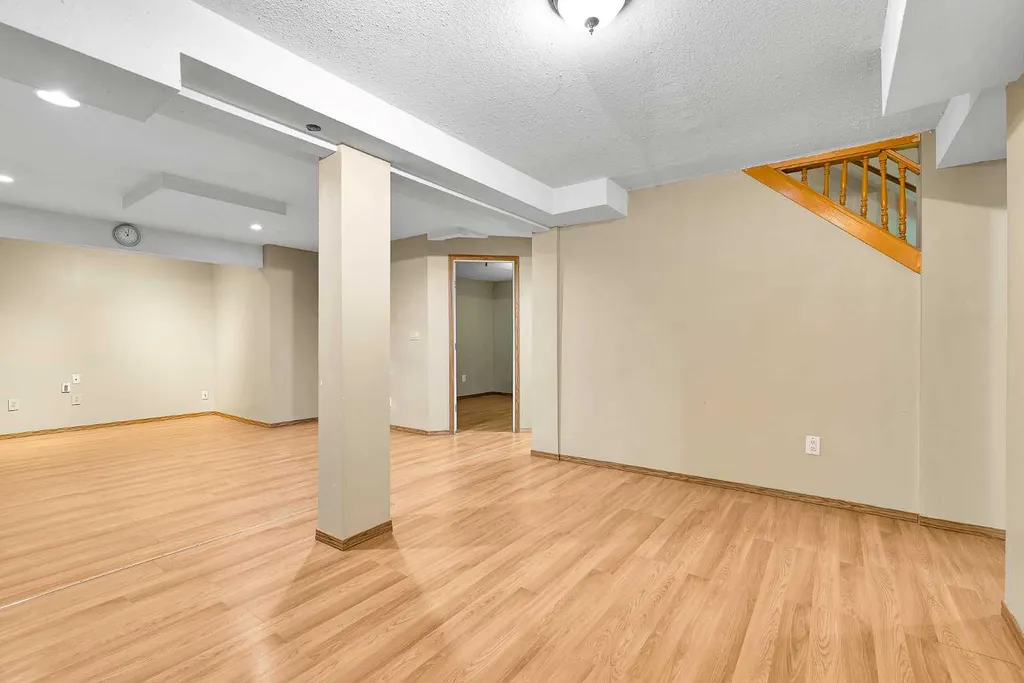 332 Harvest Hills Drive NE Calgary AB T3K 4H7