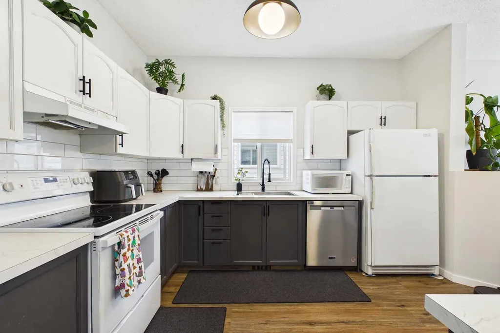 58 Hidden Crescent NW Calgary AB T3A 5L4