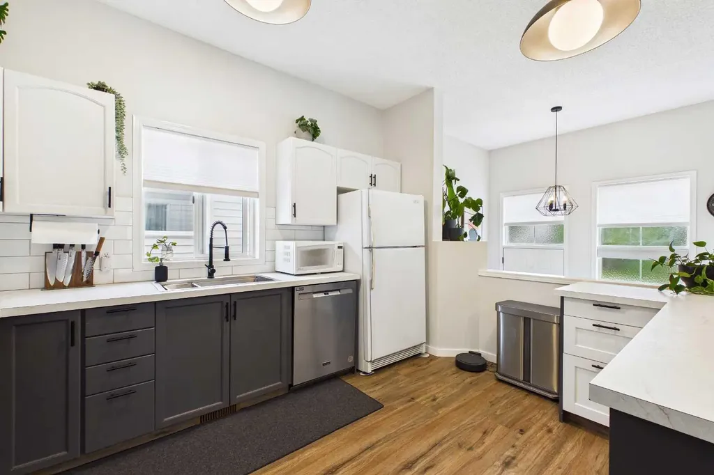 58 Hidden Crescent NW Calgary AB T3A 5L4
