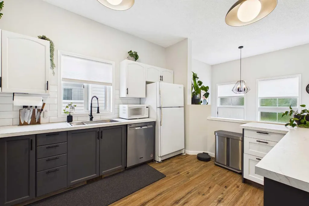 58 Hidden Crescent NW Calgary AB T3A 5L4