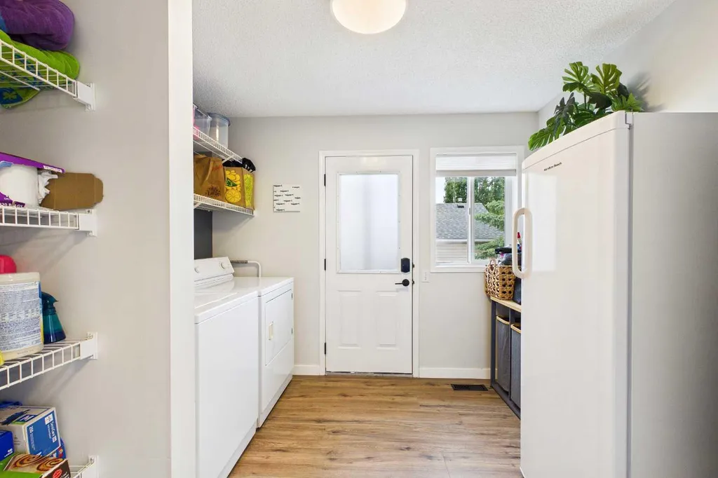 58 Hidden Crescent NW Calgary AB T3A 5L4