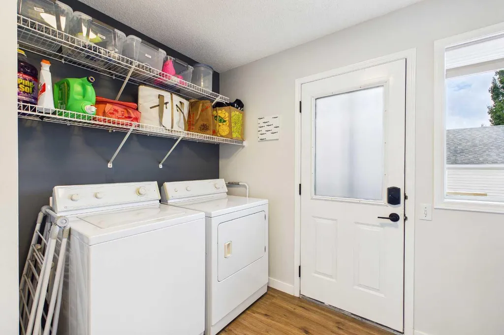 58 Hidden Crescent NW Calgary AB T3A 5L4