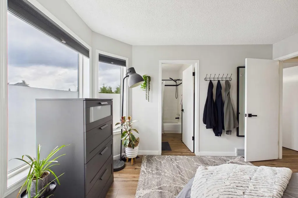 58 Hidden Crescent NW Calgary AB T3A 5L4