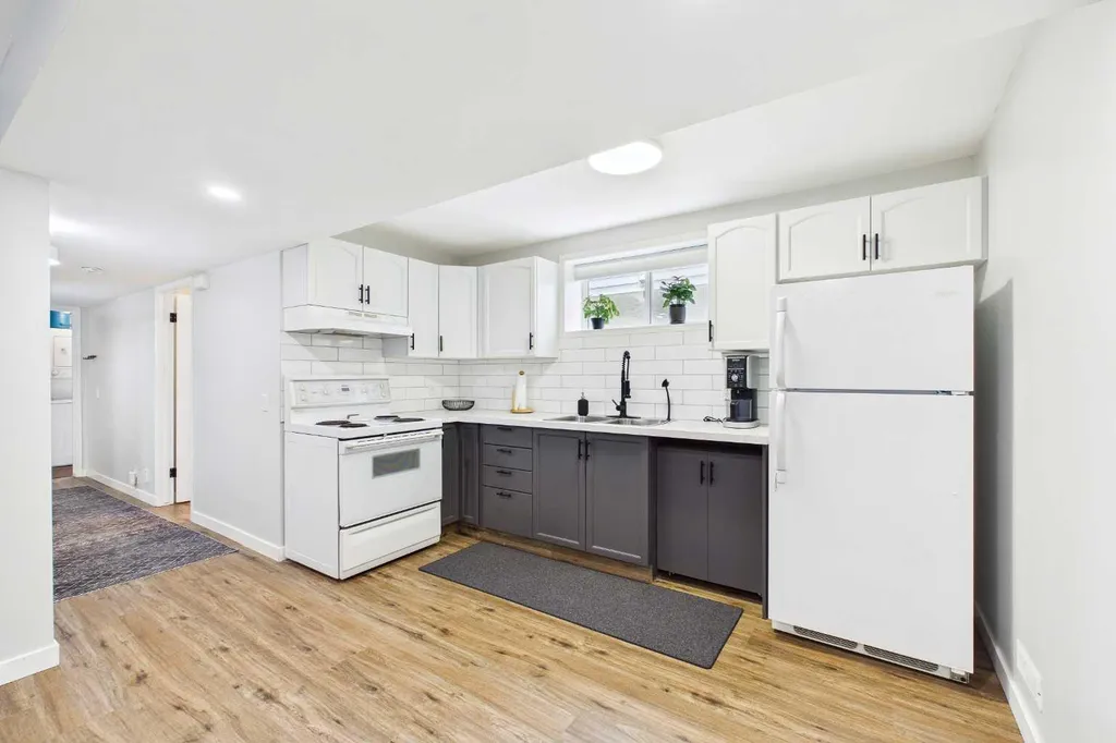 58 Hidden Crescent NW Calgary AB T3A 5L4