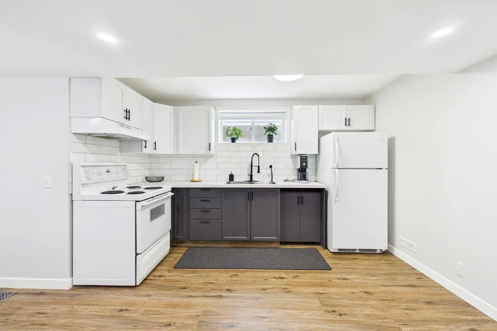 58 Hidden Crescent NW Calgary AB T3A 5L4
