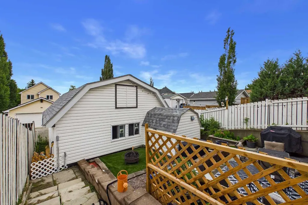58 Hidden Crescent NW Calgary AB T3A 5L4