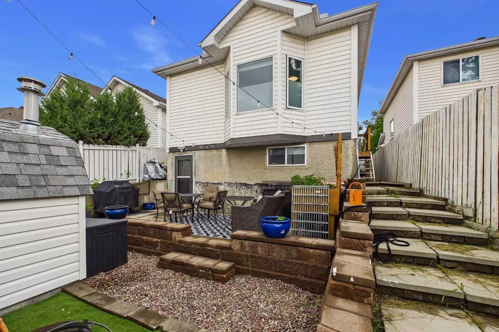 58 Hidden Crescent NW Calgary AB T3A 5L4