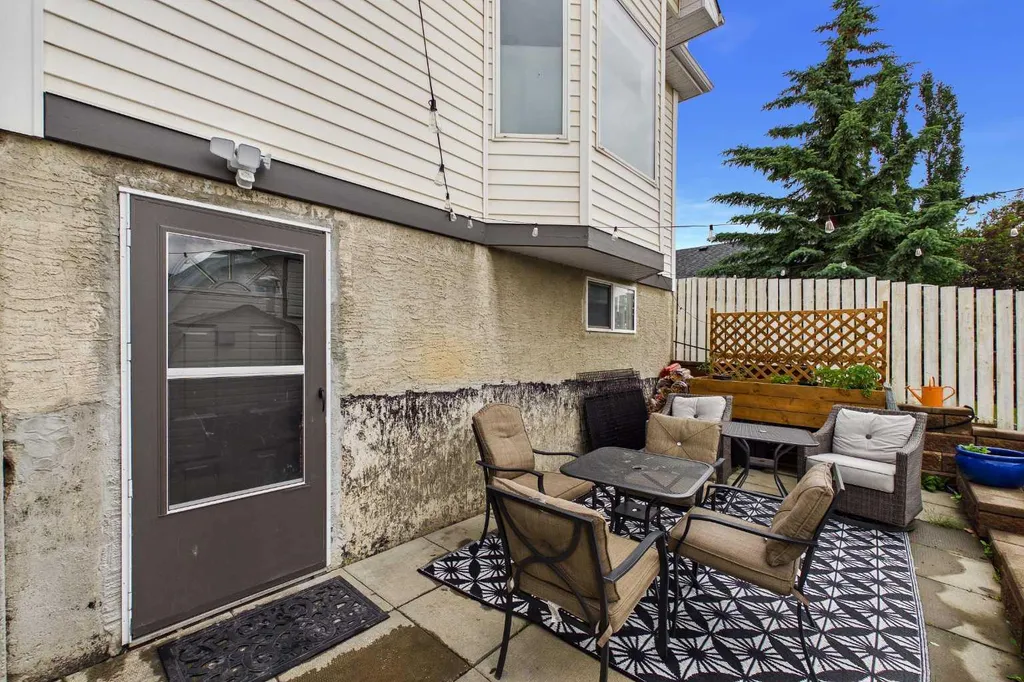 58 Hidden Crescent NW Calgary AB T3A 5L4
