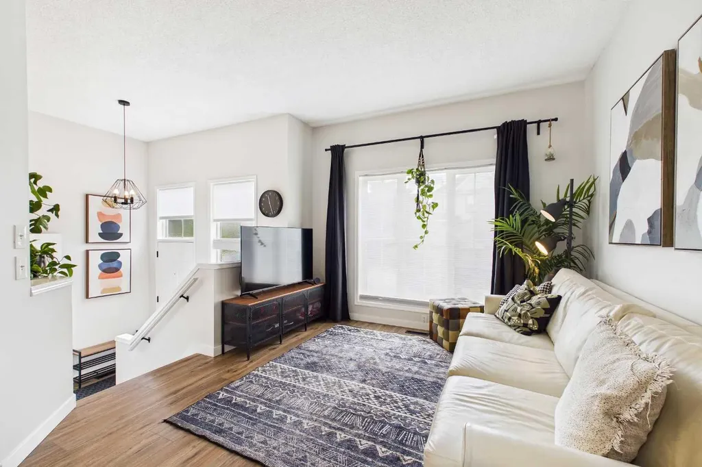 58 Hidden Crescent NW Calgary AB T3A 5L4