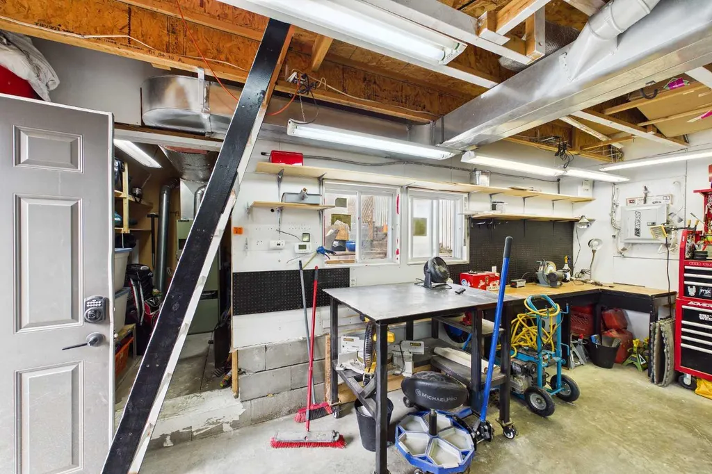 58 Hidden Crescent NW Calgary AB T3A 5L4