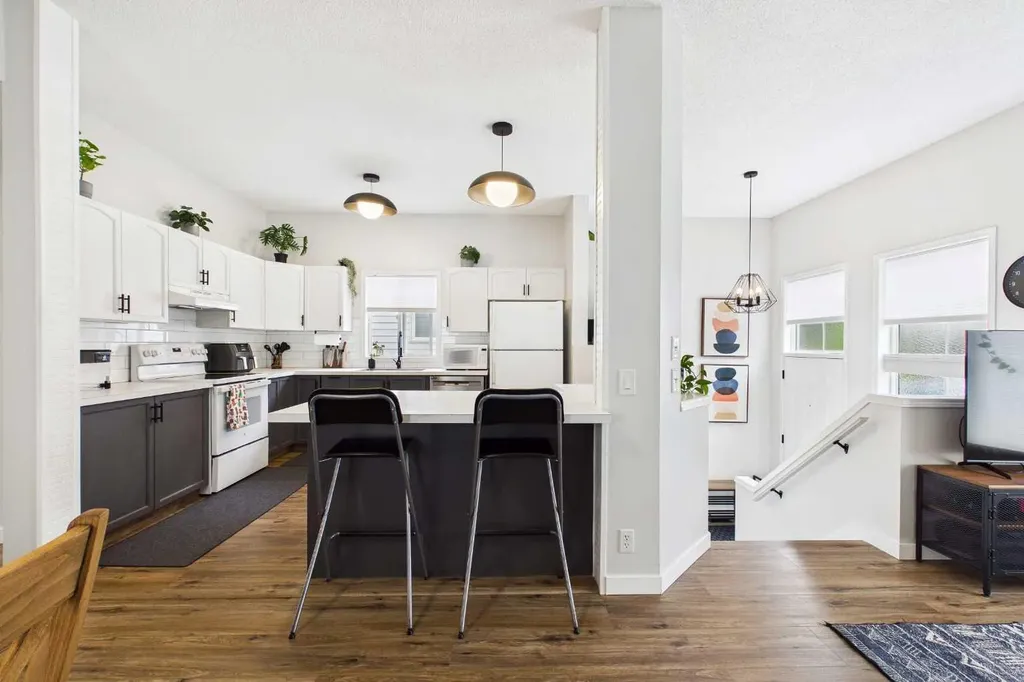 58 Hidden Crescent NW Calgary AB T3A 5L4