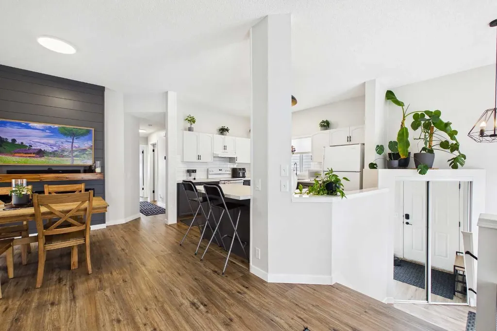 58 Hidden Crescent NW Calgary AB T3A 5L4