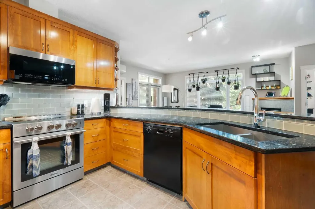 24 Hemlock Crescent SW Calgary AB T3C2Z1