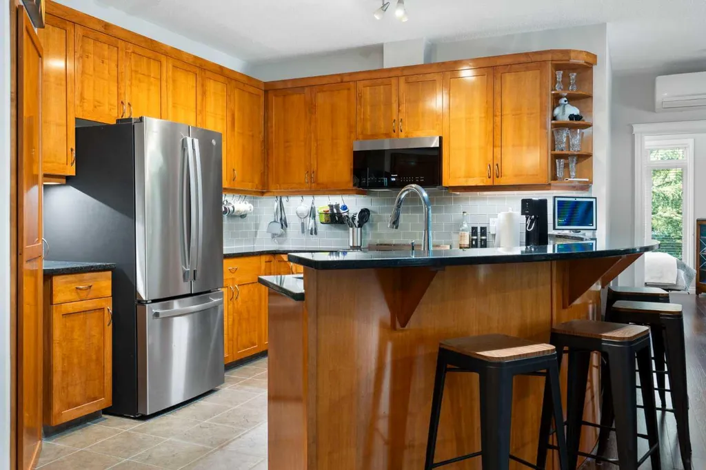 24 Hemlock Crescent SW Calgary AB T3C2Z1
