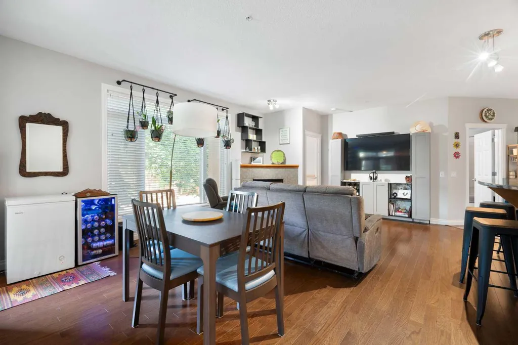 24 Hemlock Crescent SW Calgary AB T3C2Z1