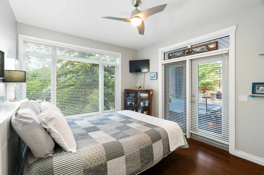 24 Hemlock Crescent SW Calgary AB T3C2Z1