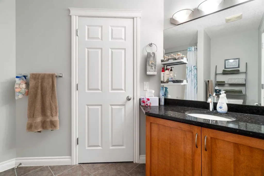 24 Hemlock Crescent SW Calgary AB T3C2Z1