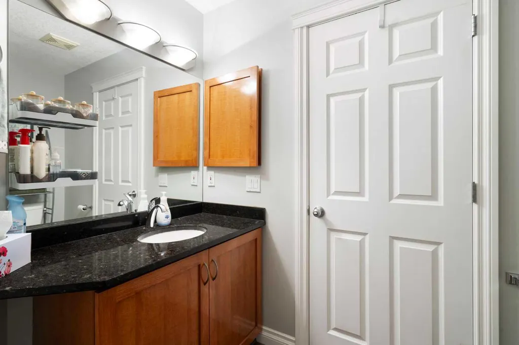 24 Hemlock Crescent SW Calgary AB T3C2Z1