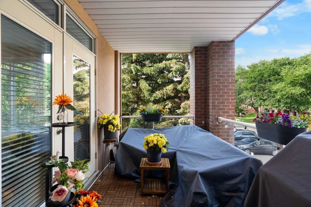 24 Hemlock Crescent SW Calgary AB T3C2Z1