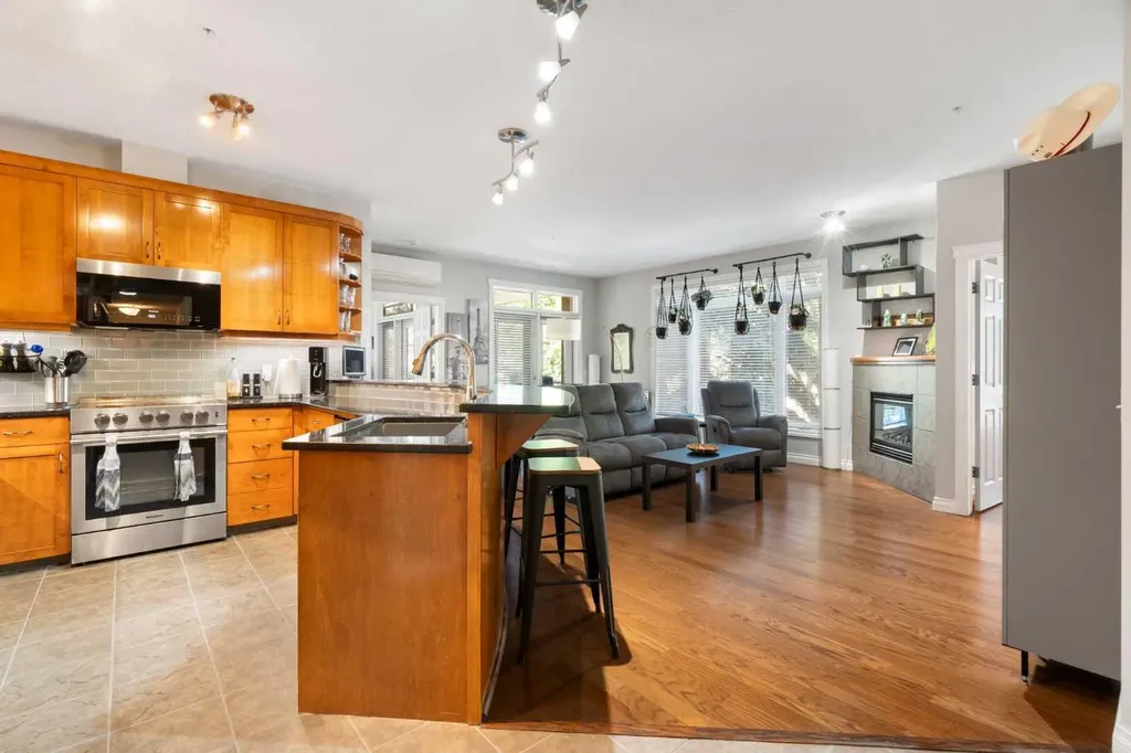 24 Hemlock Crescent SW Calgary AB T3C2Z1