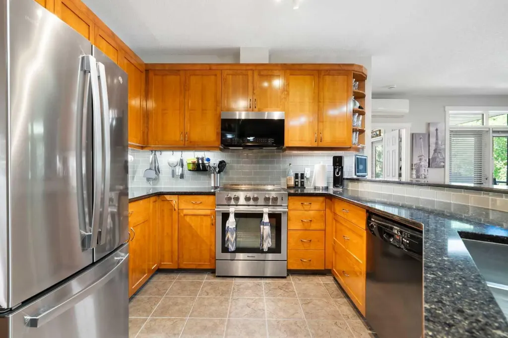 24 Hemlock Crescent SW Calgary AB T3C2Z1