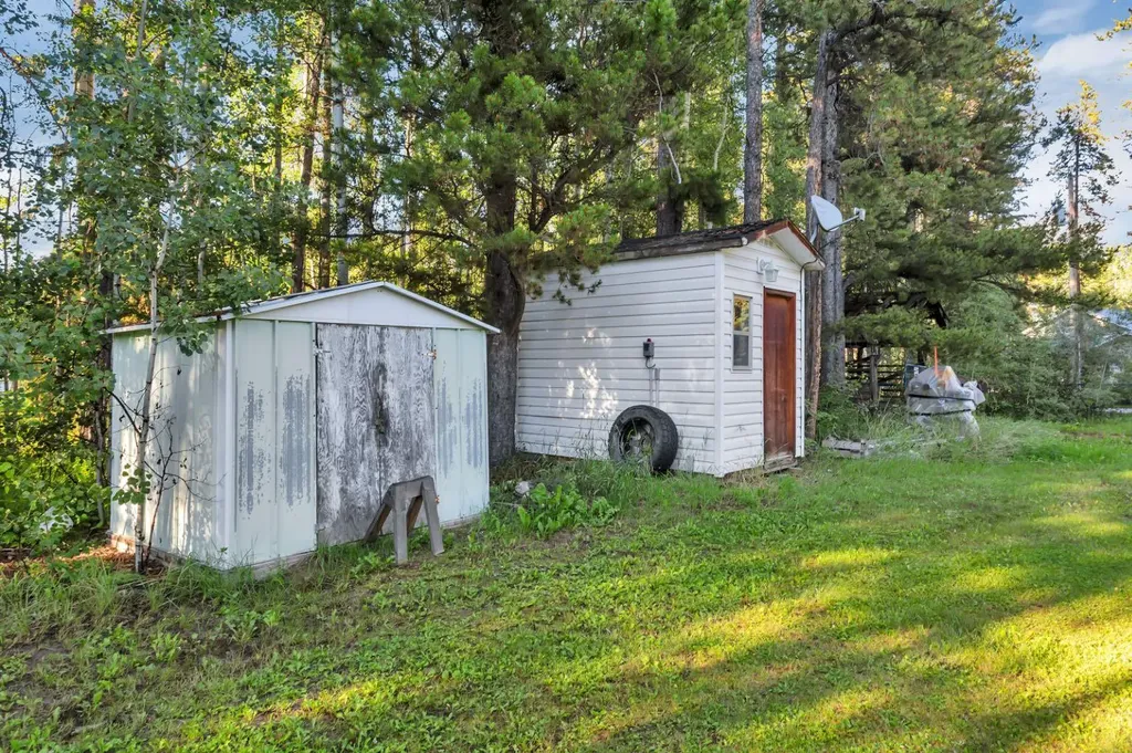 394051 Range Road 6-5 Rural Clearwater County AB T4T 1V5