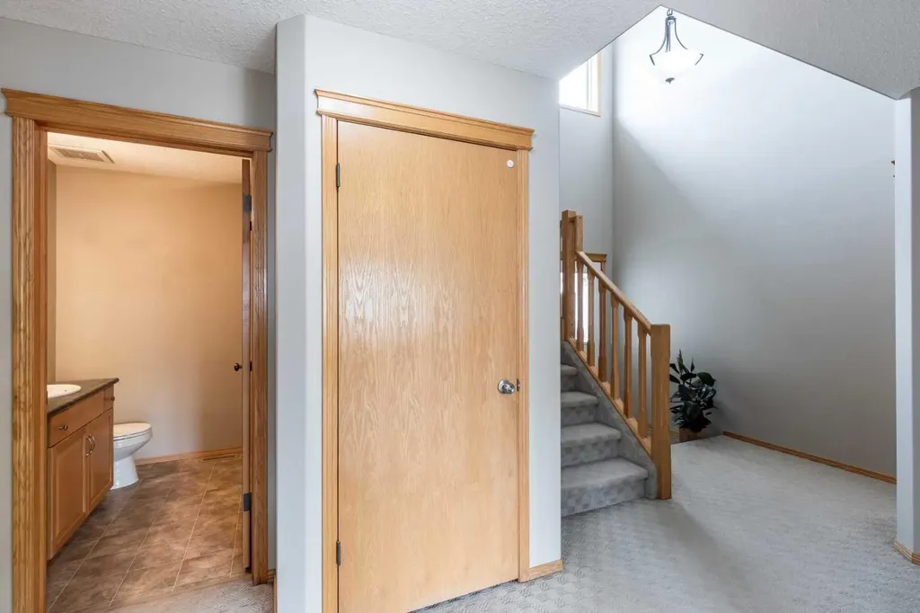 55 Vista Close SE Medicine Hat AB T1B 0A9